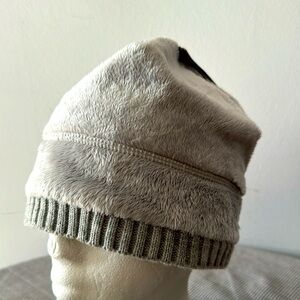 Igloos fuzzy gray hat one size NWT